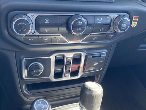 Used 2021 Jeep Gladiator Sport image 10
