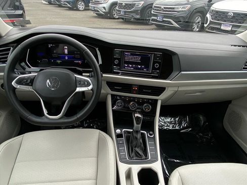 Certified 2024 Volkswagen Jetta SE image 12