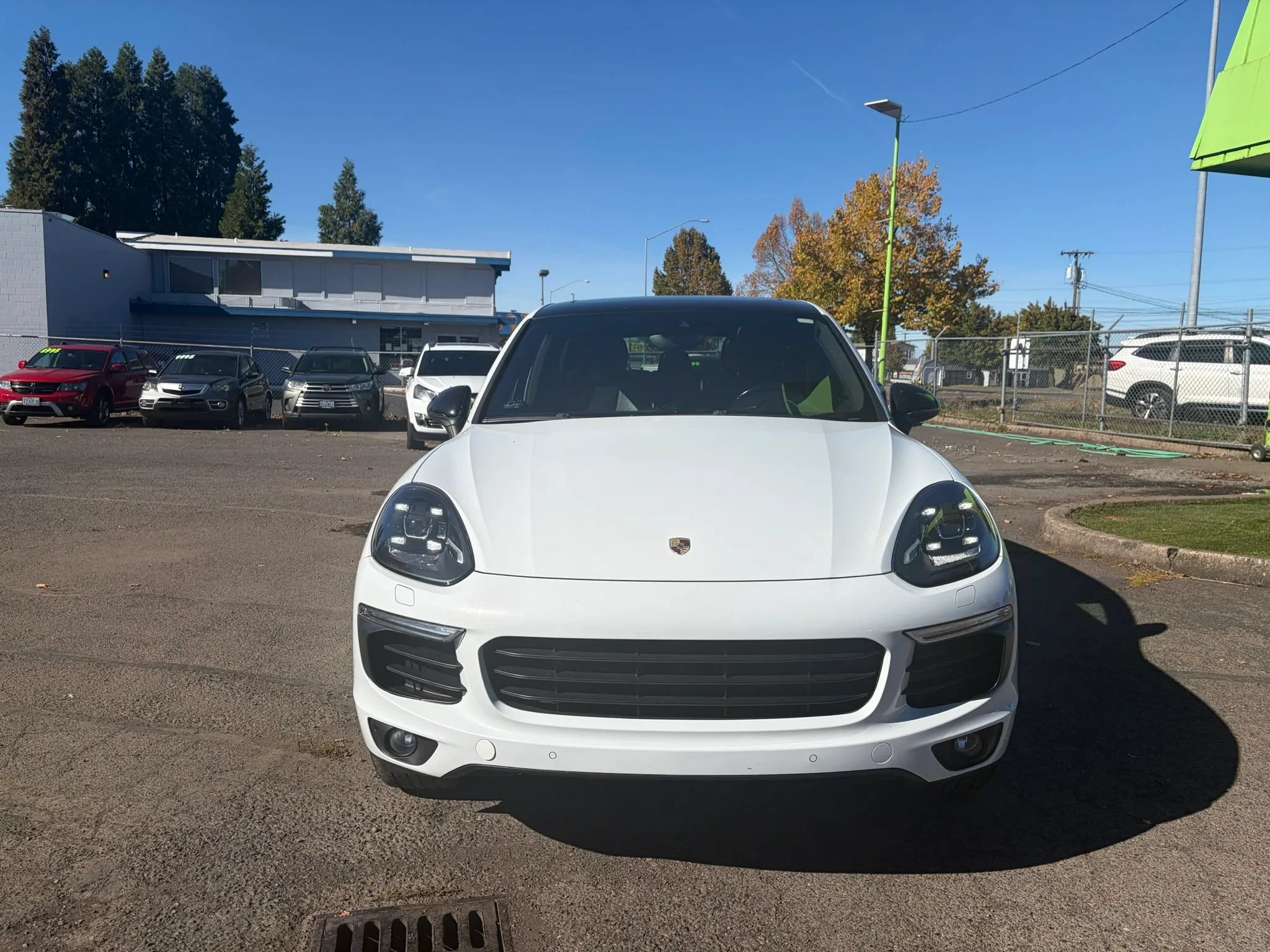 Used 2017 Porsche Cayenne AWD/4WD image 2