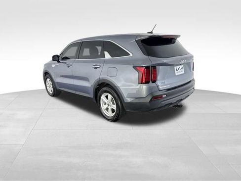 Certified 2023 Kia Sorento LX FWD image 9