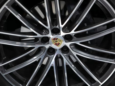 Certified 2026 Porsche Macan AWD/4WD image 11