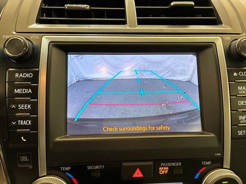Used 2012 Toyota Camry XLE w/ Leather Pkg FWD image 21