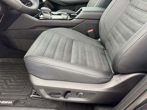 New 2025 Mitsubishi Outlander SE image 30