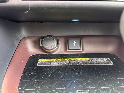 Used 2021 Toyota RAV4 Limited image 33