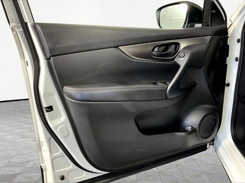 Used 2022 Nissan Rogue Sport S FWD image 18