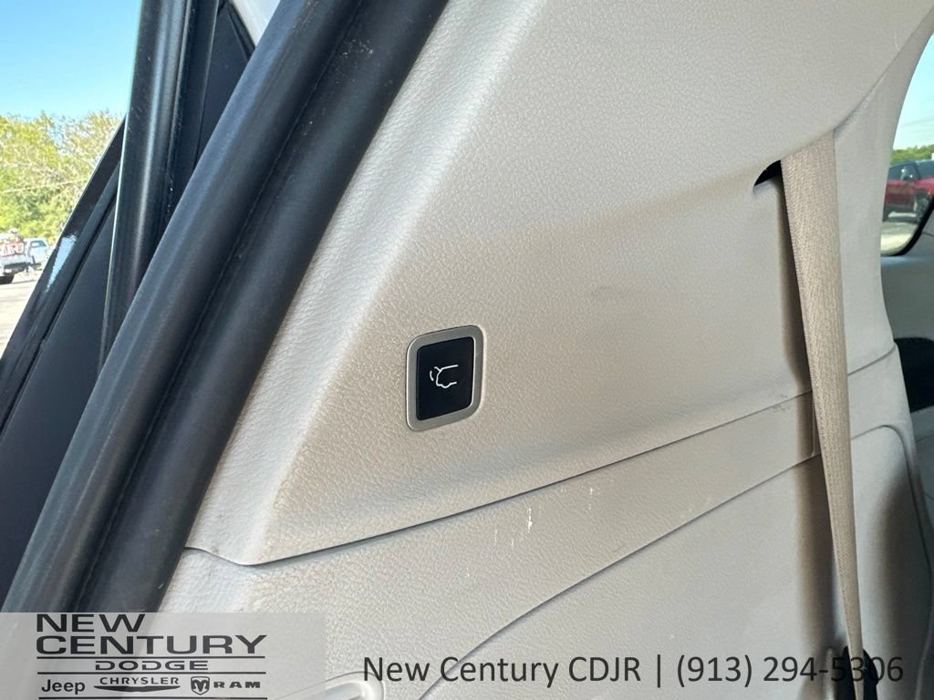 Used 2022 Chrysler Voyager LX FWD image 9