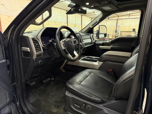 Used 2017 Ford F250 Lariat w/ Lariat Ultimate Package AWD/4WD image 6