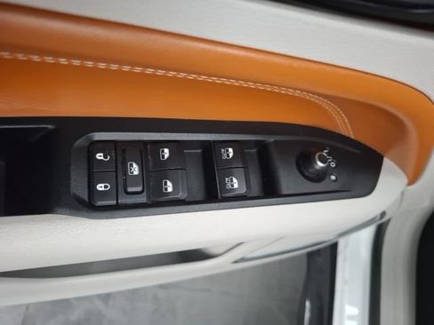 Used 2022 Jeep Compass Limited w/ Elite Group AWD/4WD image 16