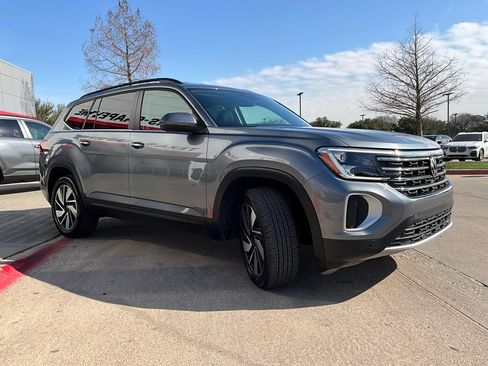 Used 2025 Volkswagen Atlas SE image 5