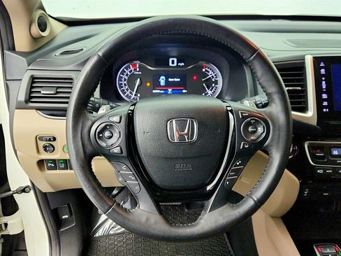 Used 2018 Honda Pilot Touring image 14