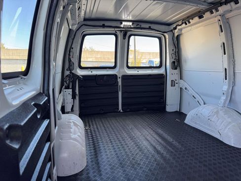 Used 2021 GMC Savana 2500 image 14
