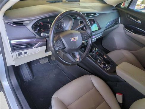 Used 2019 Cadillac XT4 Luxury w/ Cold Weather Package image 10