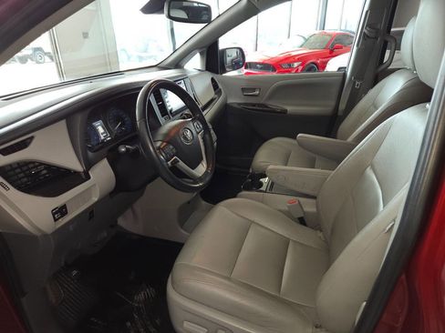 Used 2020 Toyota Sienna XLE FWD image 15