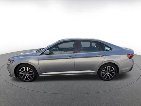 Used 2025 Volkswagen Jetta SE image 9