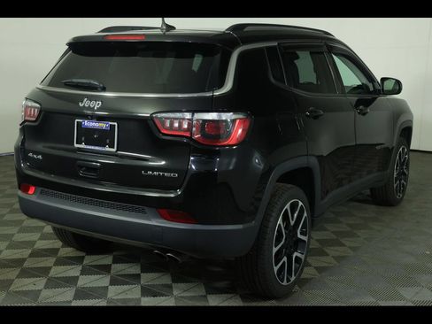 Used 2018 Jeep Compass Limited w/ Navigation Group AWD/4WD image 15