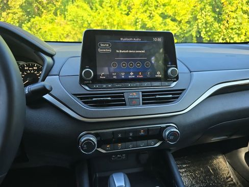 Used 2025 Nissan Altima 2.5 SR FWD image 16