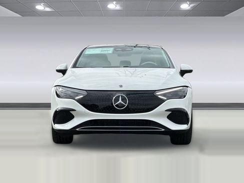 Used 2026 Mercedes-Benz EQE 320+ Sedan image 4
