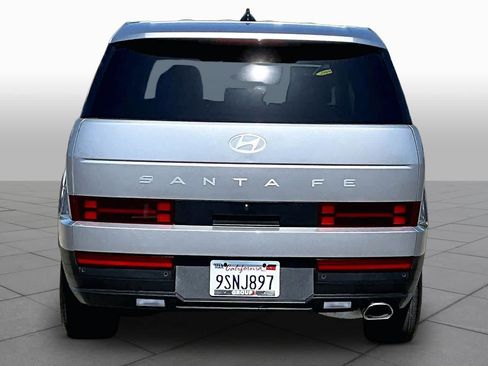 Used 2025 Hyundai Santa Fe SE FWD image 4