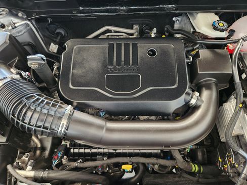 Certified 2025 Chevrolet Blazer LT AWD/4WD image 34
