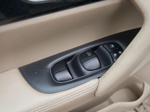 Used 2015 Nissan Rogue SL w/ SL Premium Package image 13