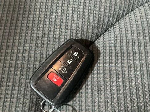Used 2020 Toyota Highlander LE AWD/4WD image 29