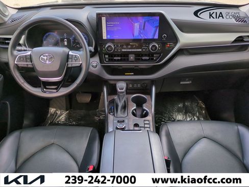 Used 2023 Toyota Highlander LE image 15
