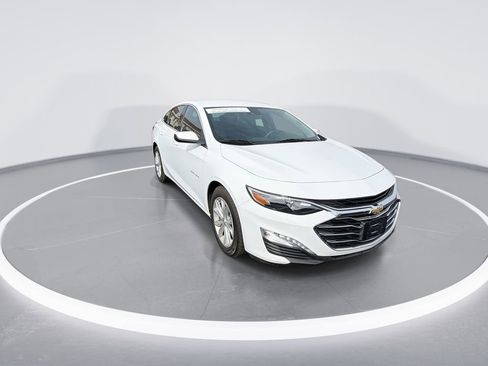 Used 2021 Chevrolet Malibu LT FWD image 2