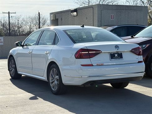 Used 2018 Volkswagen Passat 2.0T SE image 3