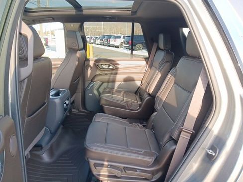 Used 2022 GMC Yukon Denali w/ Denali Premium Package image 7