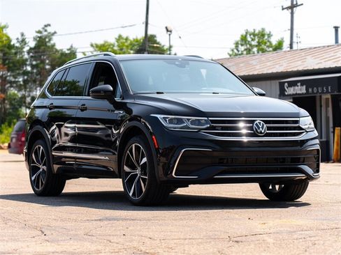 Used 2022 Volkswagen Tiguan SEL R-Line AWD/4WD image 3