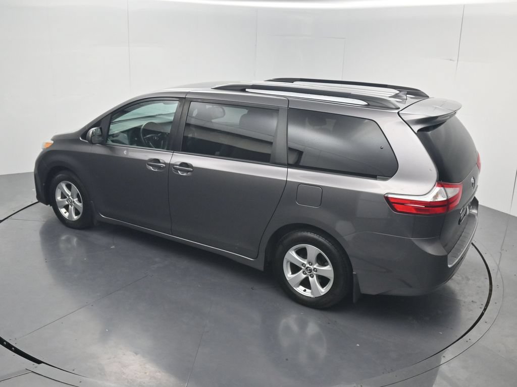 Used 2019 Toyota Sienna LE w/ Carpet Mat Package FWD image 43