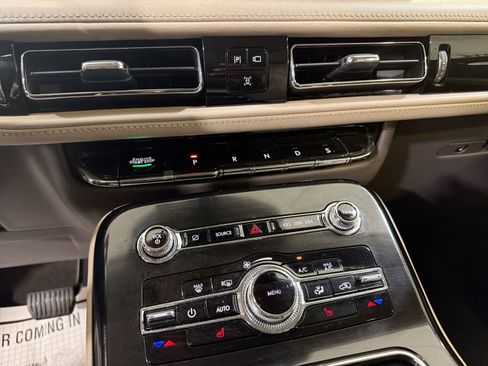 Used 2022 Lincoln Nautilus FWD w/ Premium Package image 21