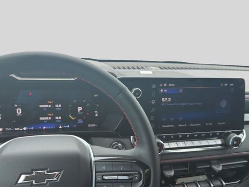 Used 2026 Chevrolet Colorado Z71 w/ Technology Package AWD/4WD image 11