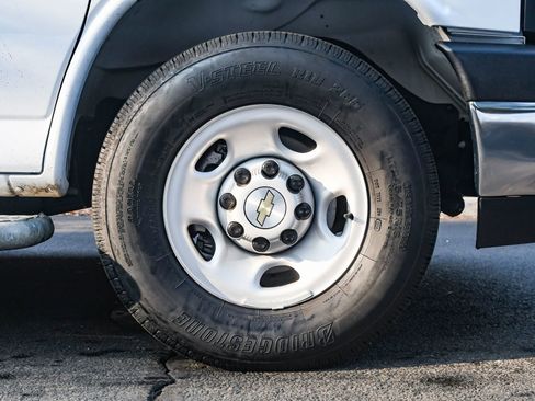 Used 2024 Chevrolet Express 2500 w/ Driver Convenience Package image 29