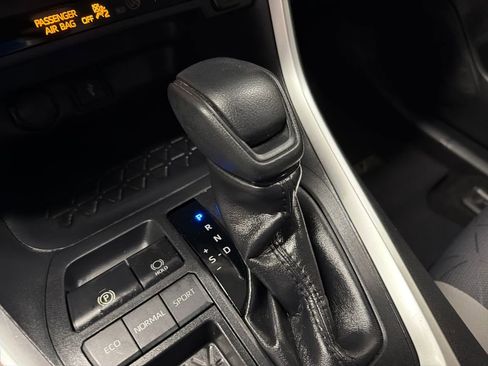 Used 2020 Toyota RAV4 XLE FWD image 27