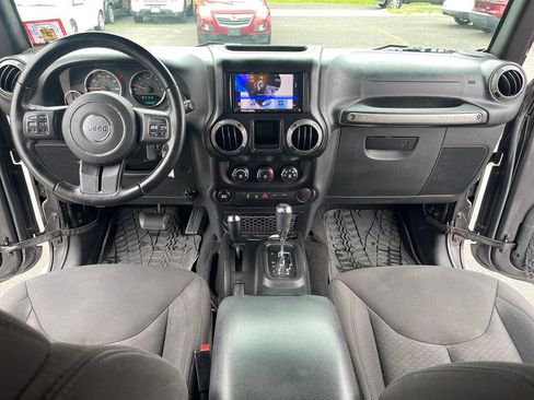 Used 2017 Jeep Wrangler Unlimited Sport w/ Connectivity Group AWD/4WD image 23