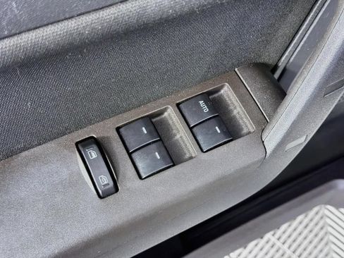 Used 2010 Ford Focus SE FWD image 19