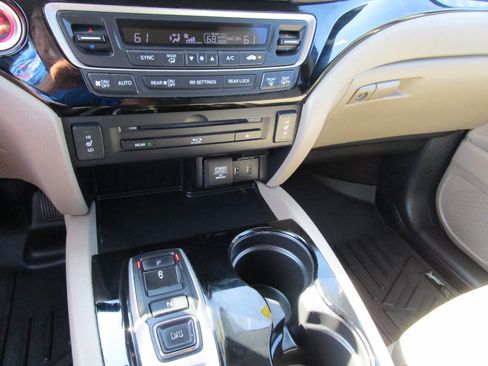 Used 2018 Honda Pilot Touring image 14