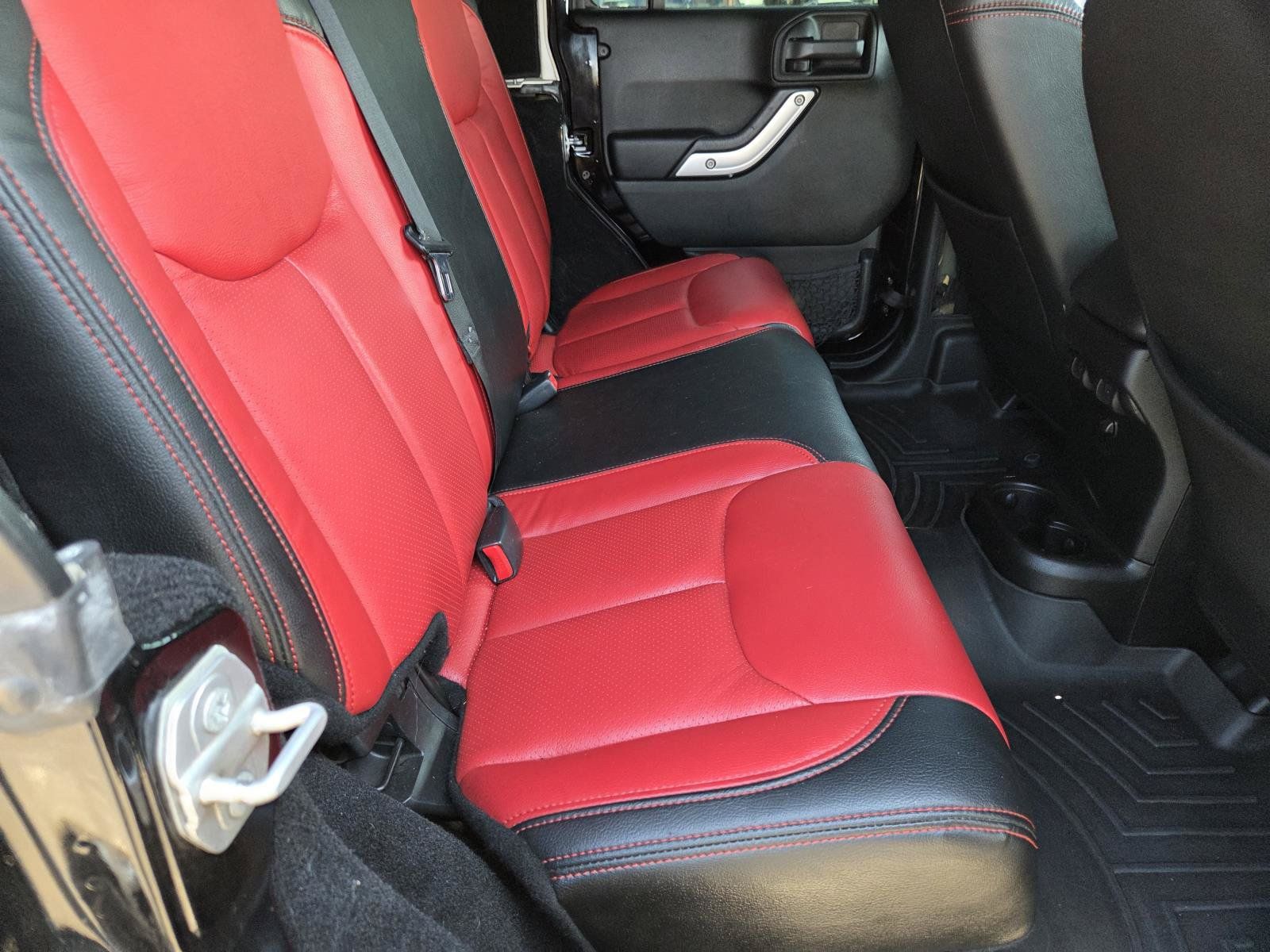 Used 2017 Jeep Wrangler Unlimited Sahara w/ Connectivity Group AWD/4WD image 25