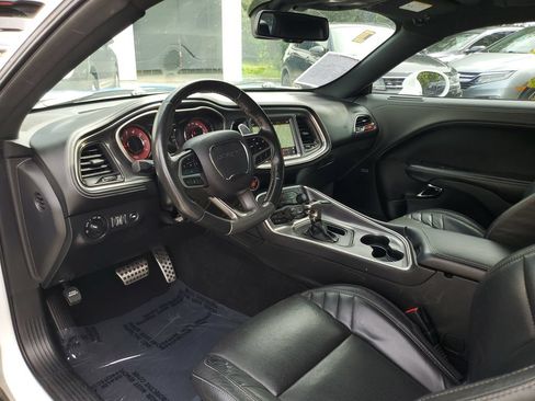 Used 2020 Dodge Challenger SRT Hellcat w/ Plus Package RWD image 23