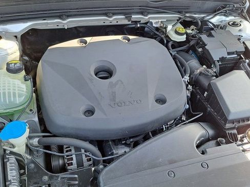 Used 2019 Volvo XC40 T5 Momentum image 27