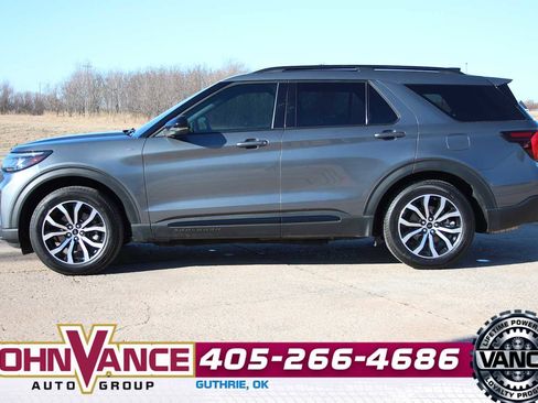 Used 2025 Ford Explorer ST-Line image 6