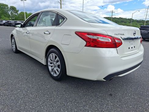 Used 2017 Nissan Altima 2.5 S w/ Power Driver Seat Package FWD image 5