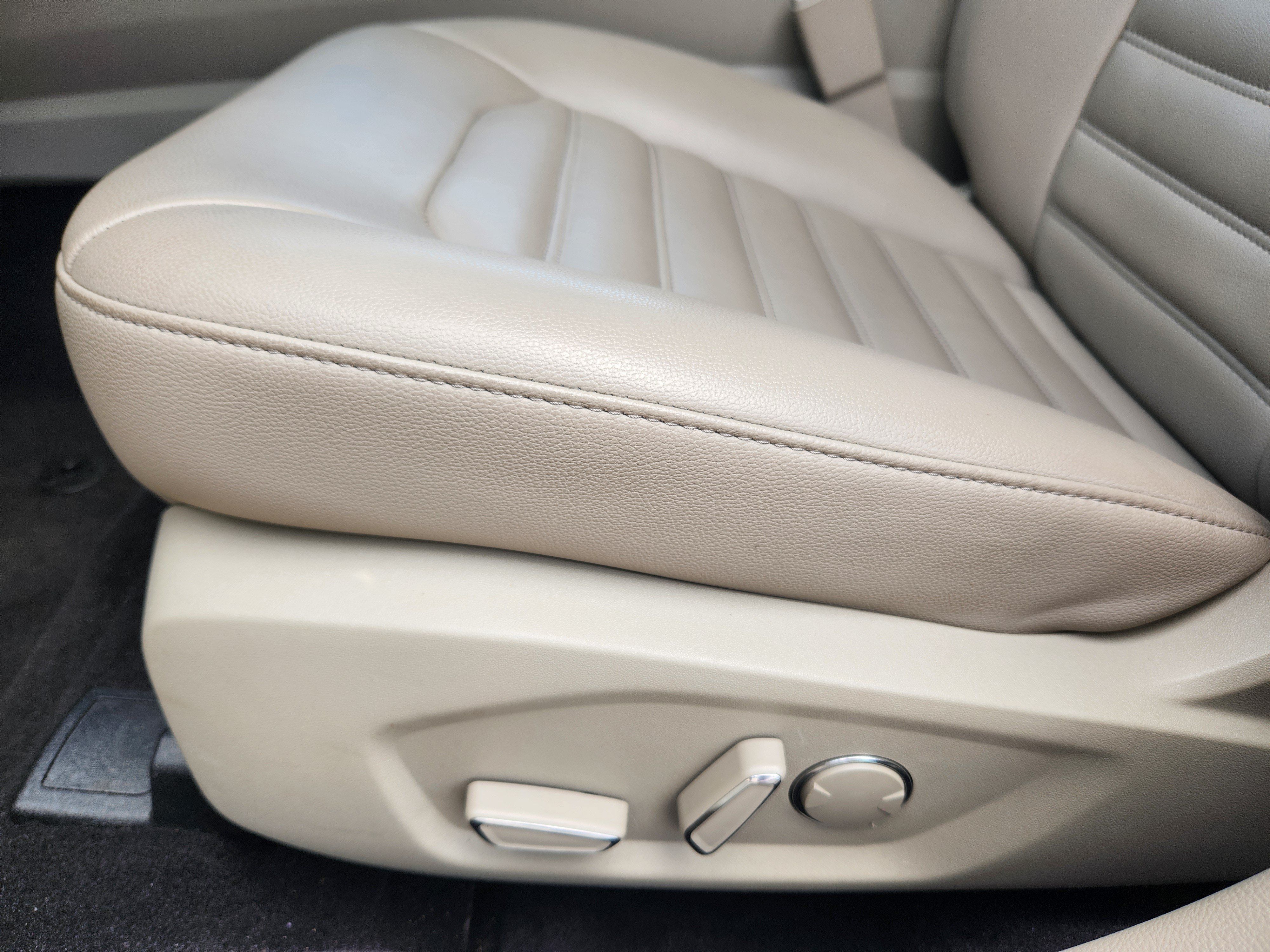 Used 2019 Ford Fusion SEL FWD image 17