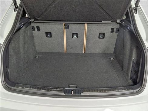 New 2026 Porsche Macan image 22