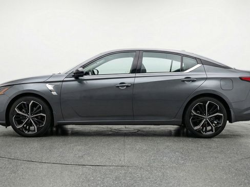 Used 2025 Nissan Altima 2.5 SR FWD image 5