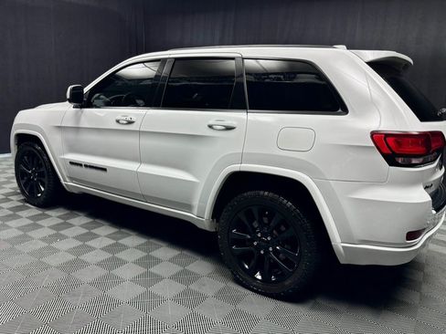 Used 2017 Jeep Grand Cherokee Altitude AWD/4WD image 16