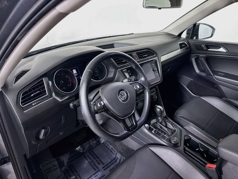Used 2019 Volkswagen Tiguan SE w/ Panoramic Sunroof Package AWD/4WD image 4