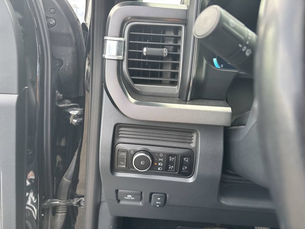 Used 2025 Ford F250 Platinum AWD/4WD image 22