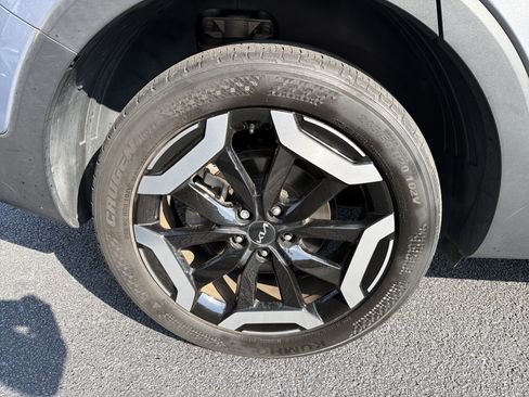 Used 2024 Kia Telluride S w/ S Sunroof Package FWD image 9